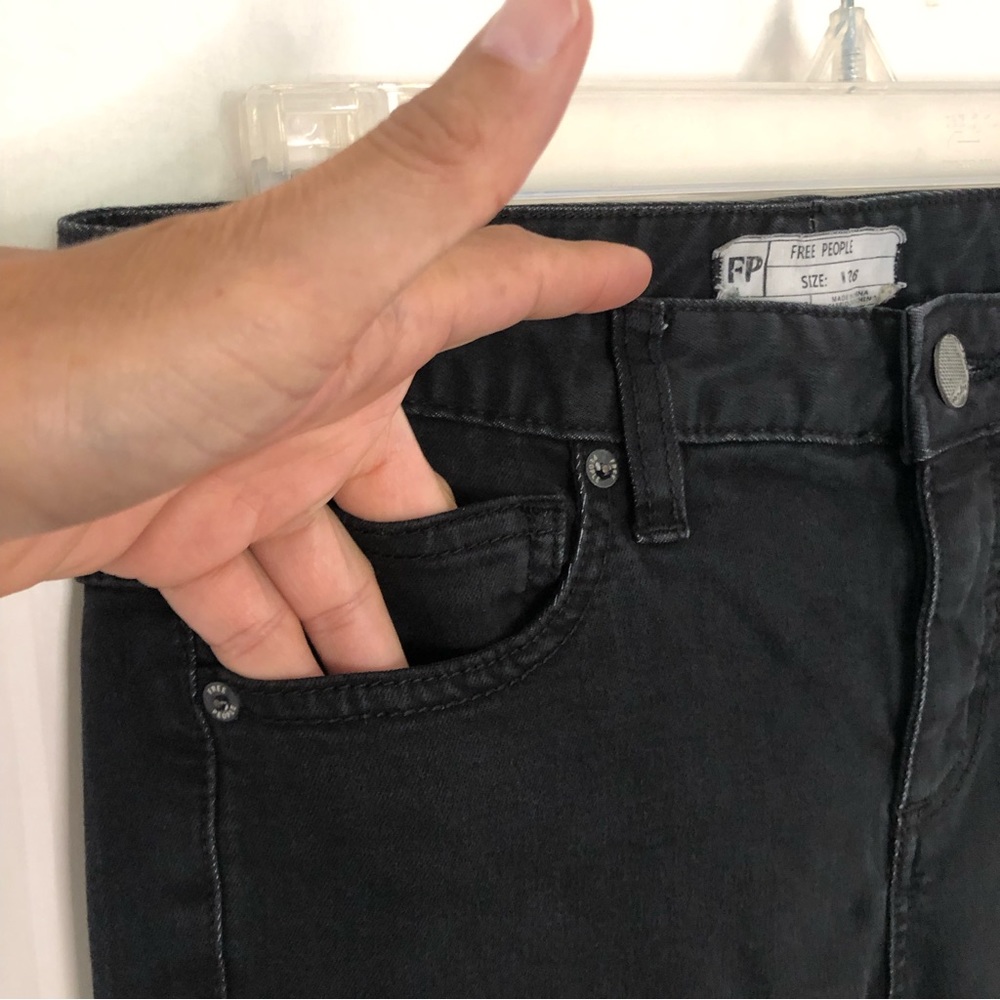 Free People-High Rise Busted Knees Skinny Jeans-26 distressed black stretch - Picture 8 of 13